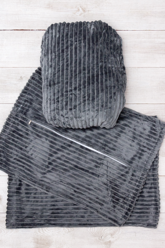 Простирадло на резинці + 2 наволочки